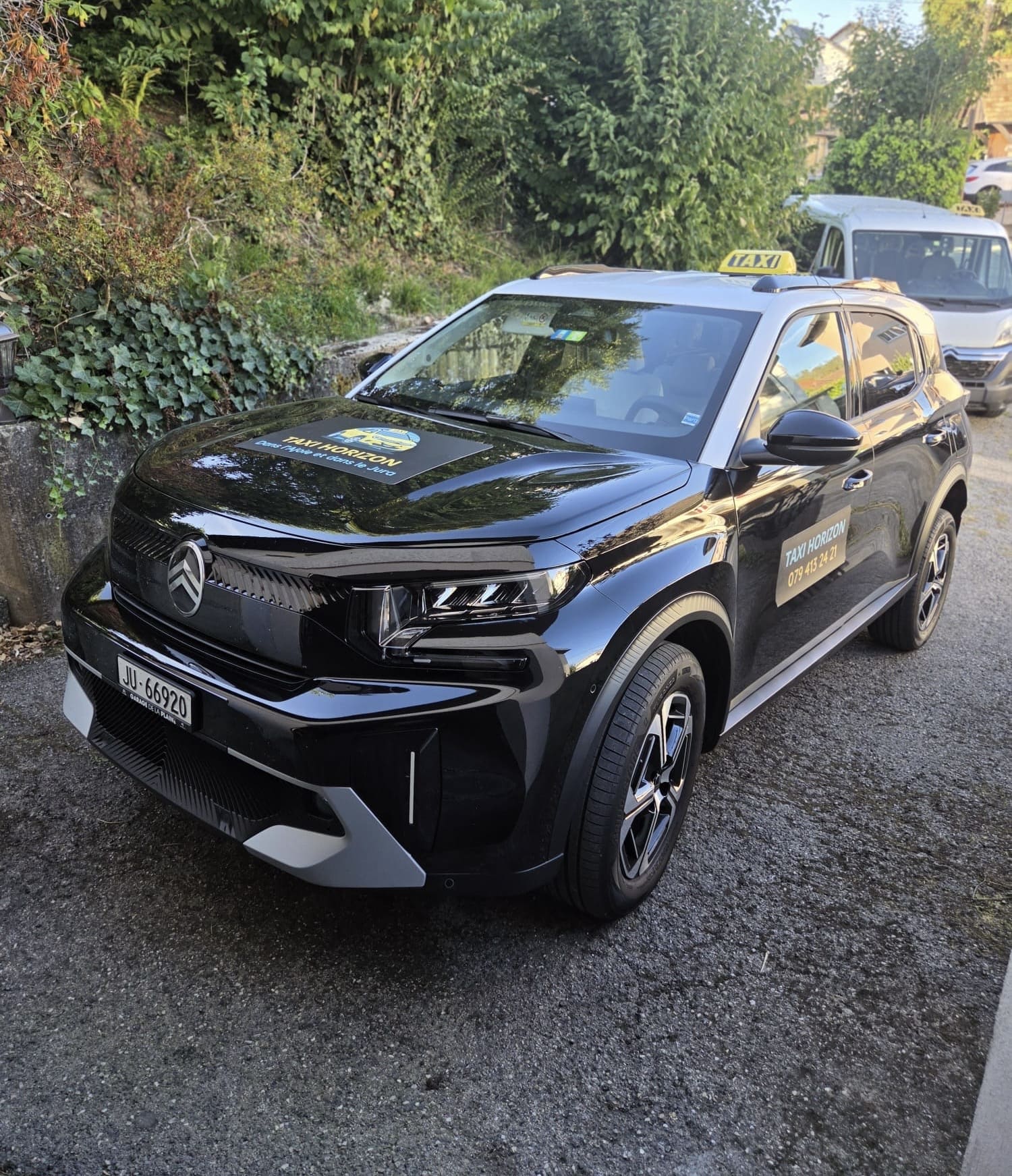 Citroën noire Taxi Horizon 7 places à Porrentruy, dans le Jura